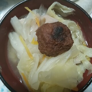 れんこん、白菜、にんじん入り、肉団子スープ♫